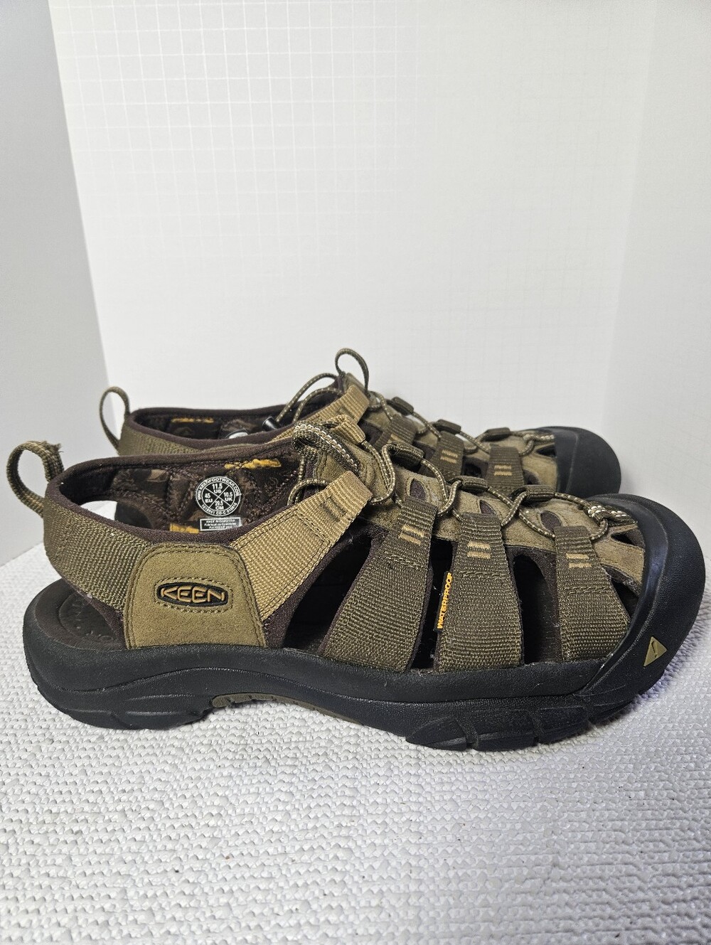 KEEN Men's Newport H2 Waterproof Hiking Sandals - Dark Olive / Size 11.5
